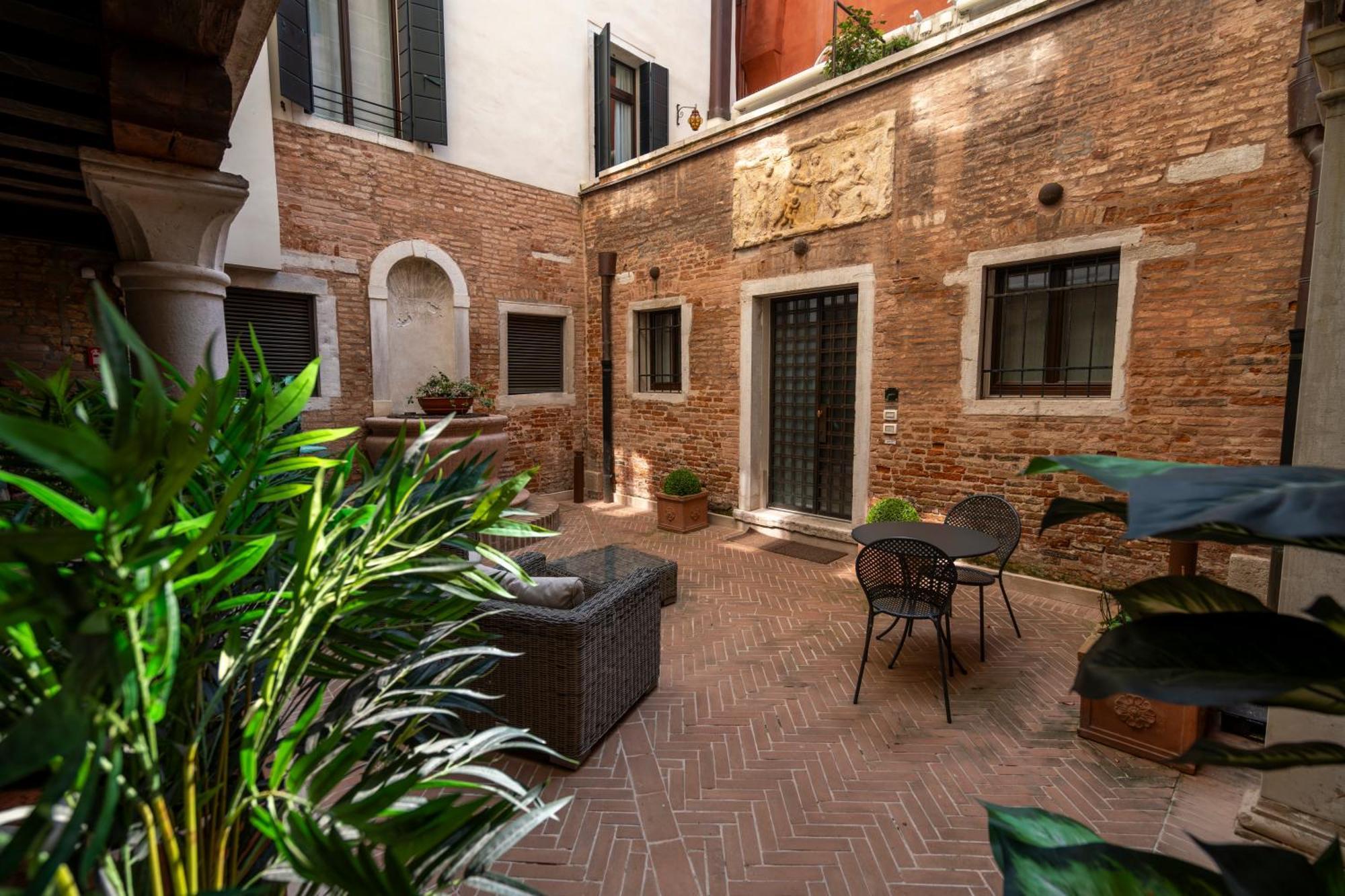 Palazzo Morosini Degli Spezieri
