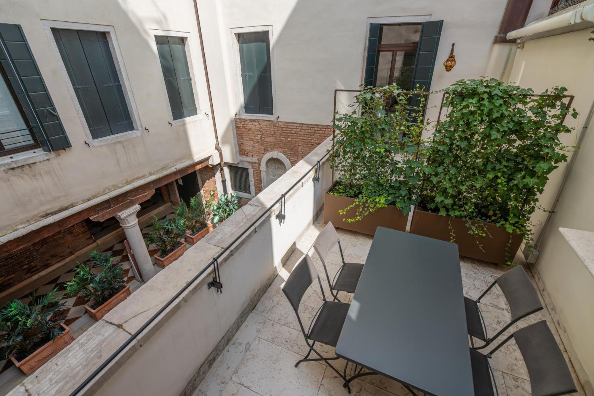 Appartamento Palazzo Morosini Degli Spezieri *